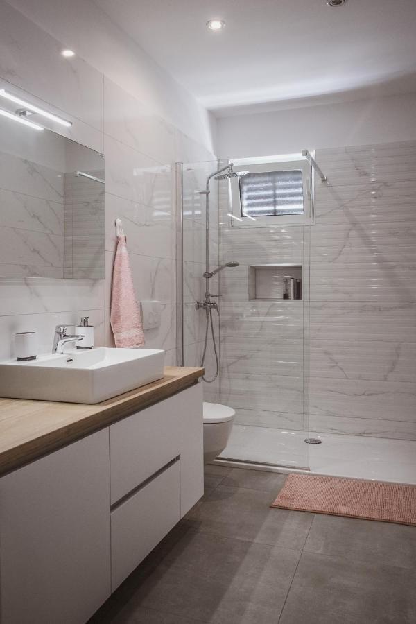 Comfort Sea View Apartment Dugi Rat Exterior photo