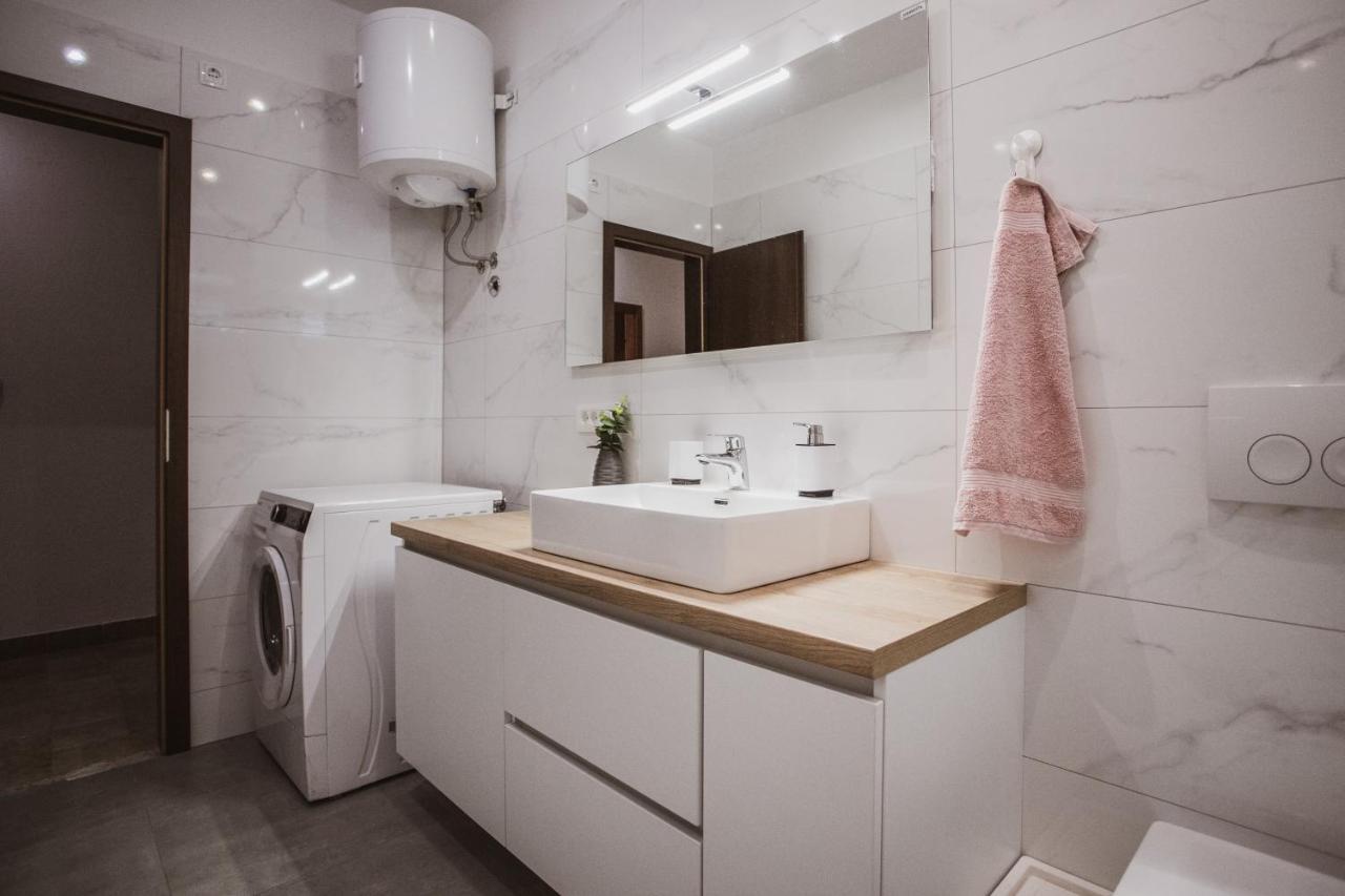 Comfort Sea View Apartment Dugi Rat Exterior photo